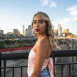 汤姆叔叔 与桃红色界:探索童年幻想与现实交织的奇妙旅程 r15003dbv